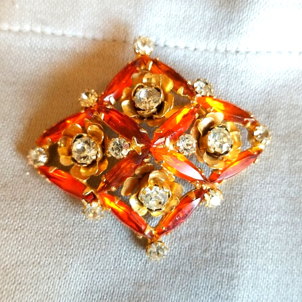ORANGE Rhinestones gold pin